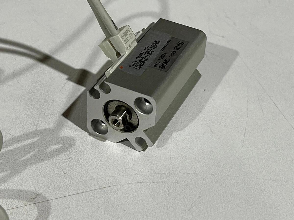 Used SMC CDQ2B12-15DZ-M9PVM Compact Cylinder Double Acting Single Rod + Auto Switches