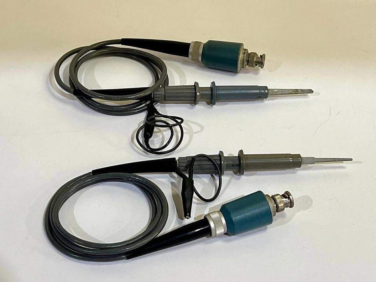Used Lot of 2 Tektronix P6008 Scope Probes with Screw-On Grabber Hooks