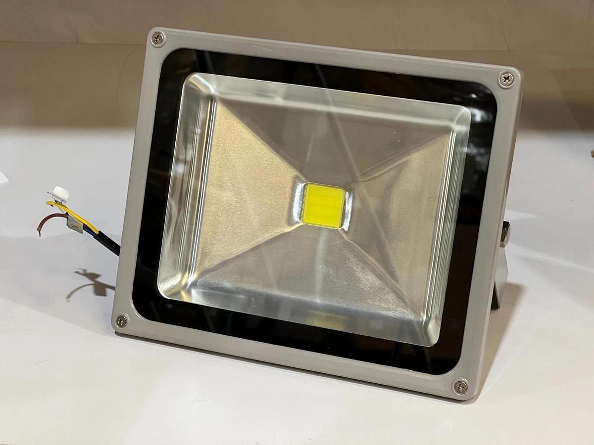 Used Lumicon IP65 LED Flood Light White 30 Watt 2400 Lumen 100-240V - 020506-00508