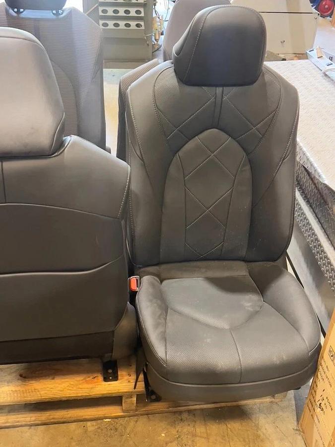 Used 4X Toyota Camry 2018-2023 Seats 2 Leather, 2 Fabric ( 3 Driver, 1 Passenger )