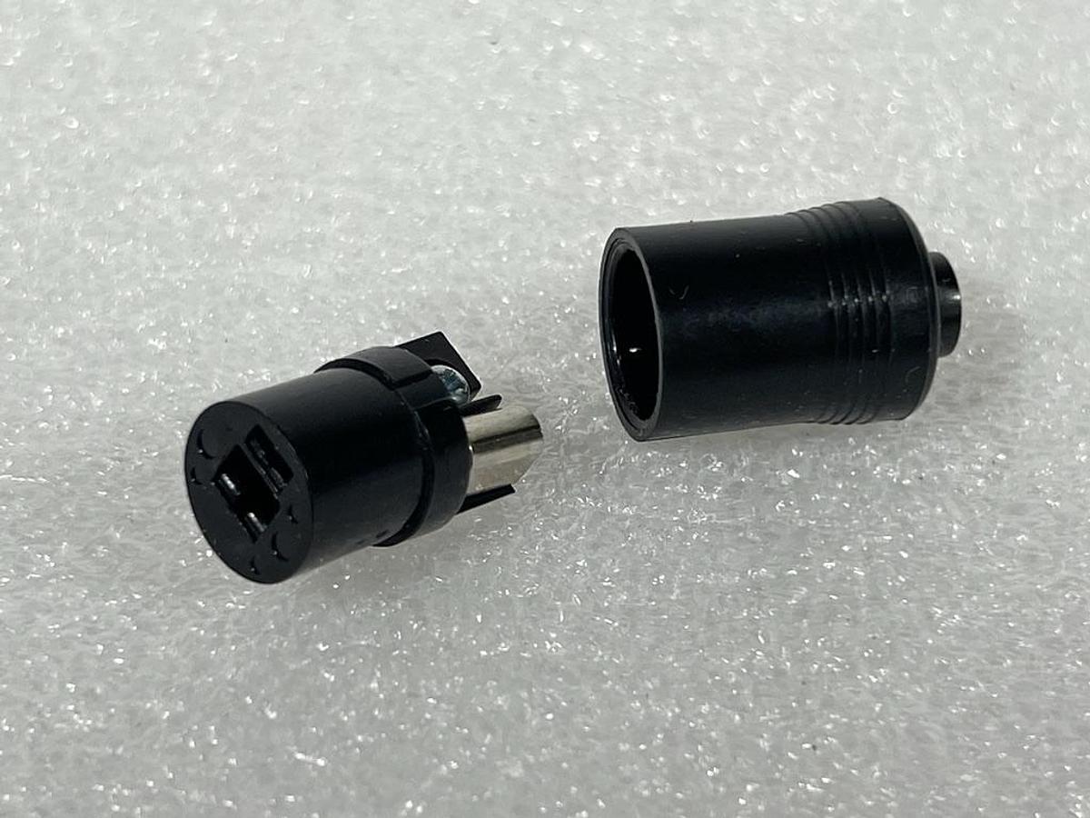 Lot of 48 Pieces 2-Pin DIN Female Cable Mount Connectors