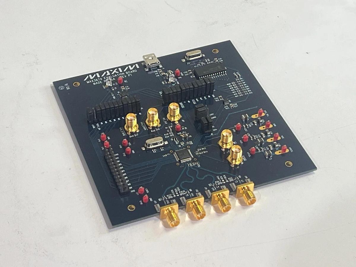 Lot of 2 Maxim MAX3674 Evaluation Board Kit with Datasheet and CD