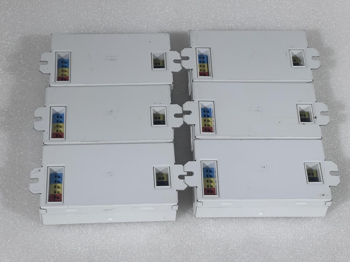6 Pieces Sylvania QuickTronic QTP 1/2x18CF/UNV DM 1 or 2-Lamp T4 Electronic Ballast