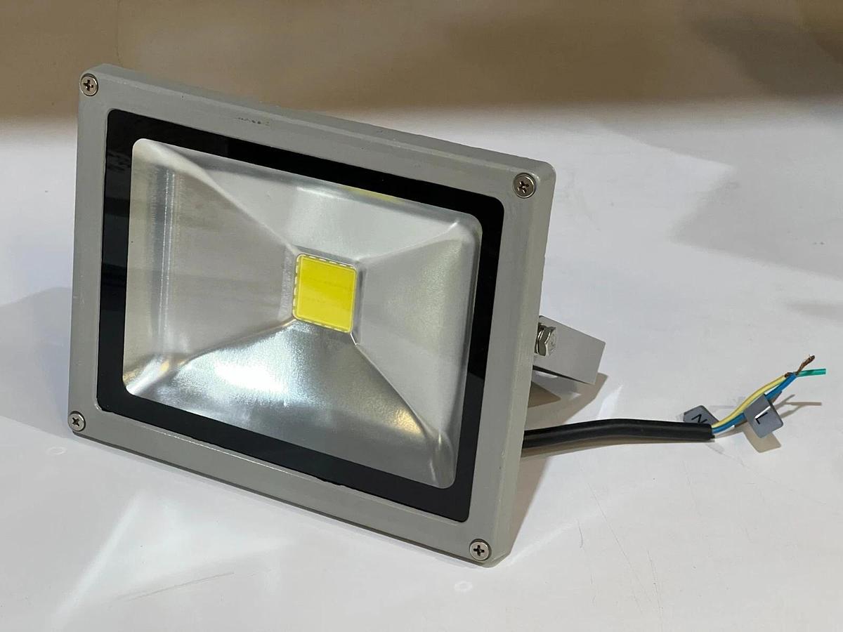 Used Lumicon IP65 LED Flood Light White 20 Watt 1600 Lumen 100-240V - 020506-00208