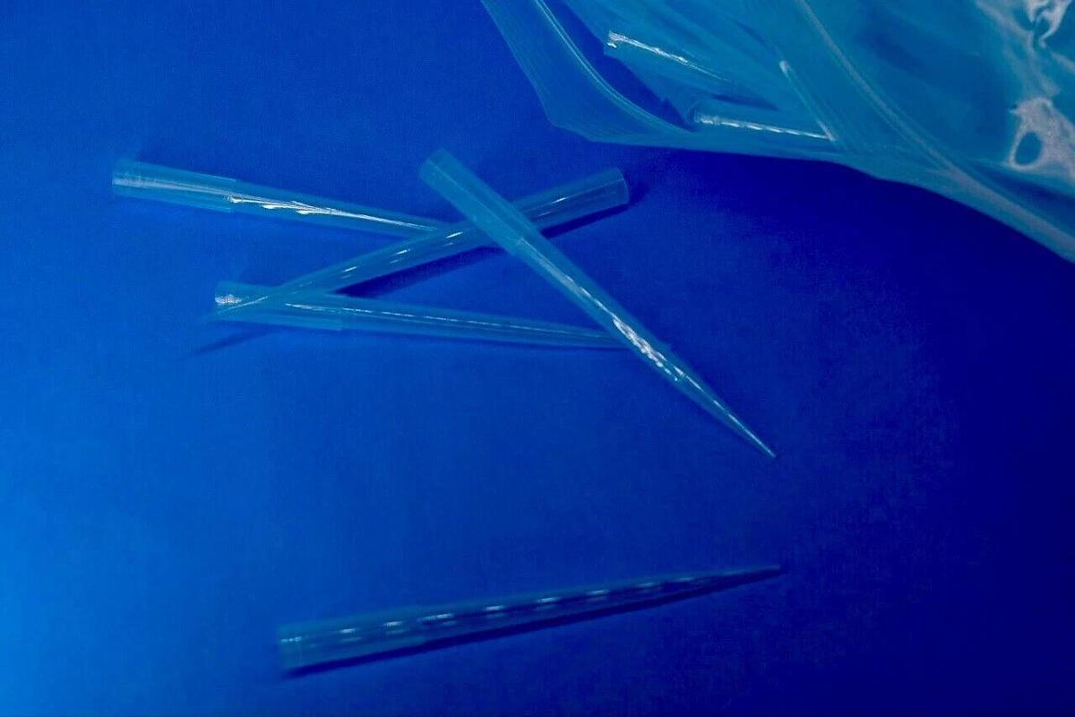 Used Bag of 1000 PCS 100-1000ul Blue Universal Fit Pipet Tips - Cosmobrand PT1313