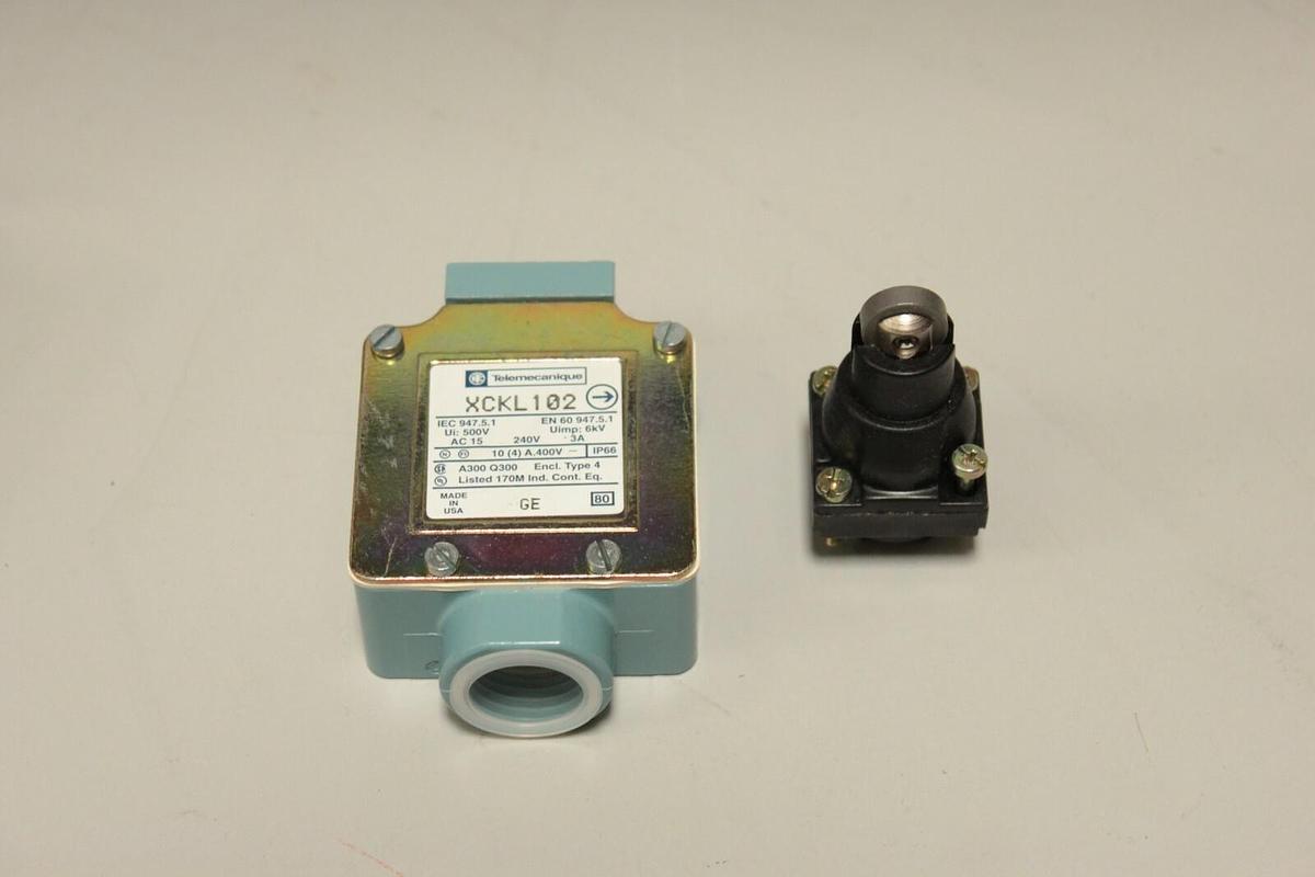 Telemecanique XCKL102 Snap Action Limit Switch ZCK-D02 Steel Roller Plunger NONC
