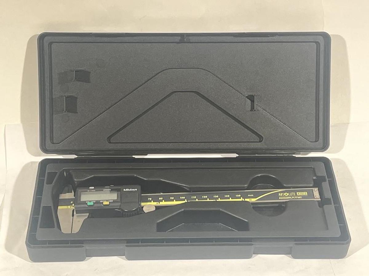 Used Mitutoyo CD-6" ASX Absolute AOS Digimatic 500-196-30 Digital Micrometer / Caliper with Case
