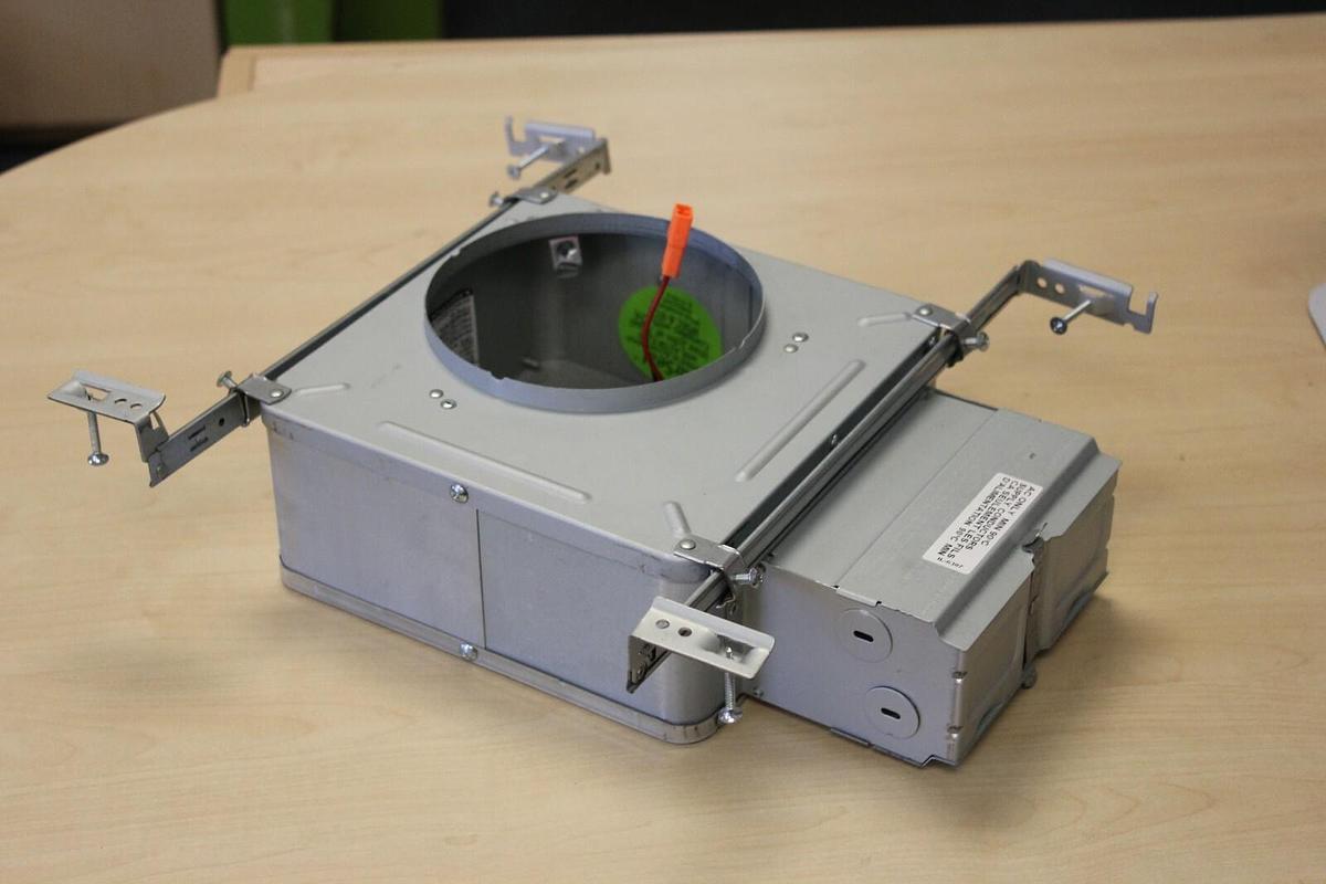 Used L5R15AZ10UVA Philips Lightolier Recessed Downlight LyteCaster 5" Round Frame In