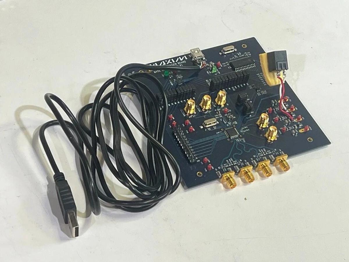 Lot of 2 Maxim MAX3674 Evaluation Board Kit with Datasheet and CD