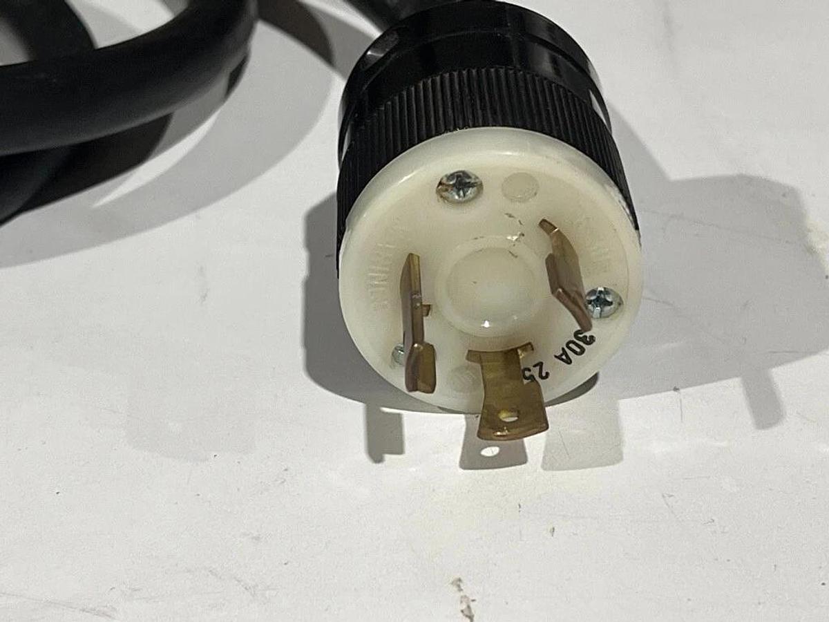 Used Eaton/Pulizzi Model LPC208-1P Basic Rack PDU - L6-30P Input, (4X) L6-30R Outlets