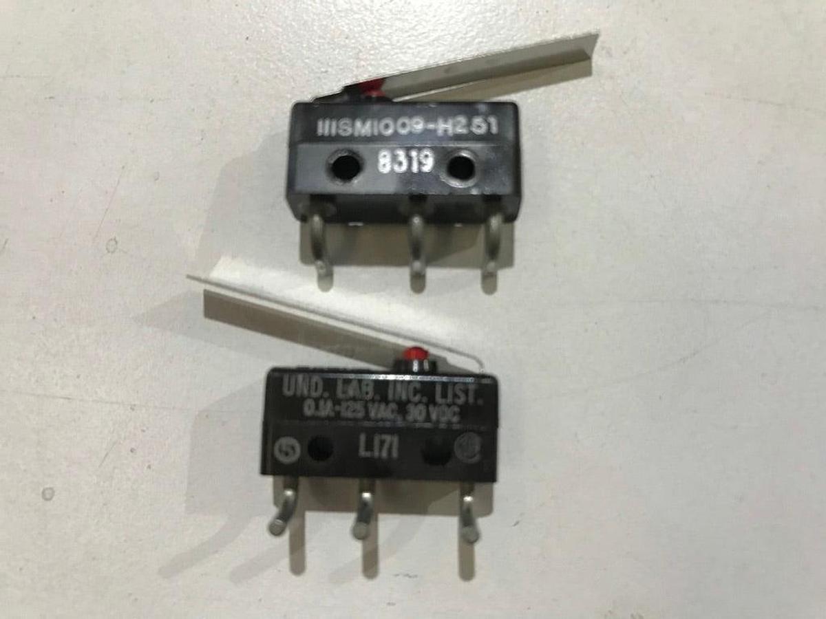 Used Micro Switch with Lever ES2695