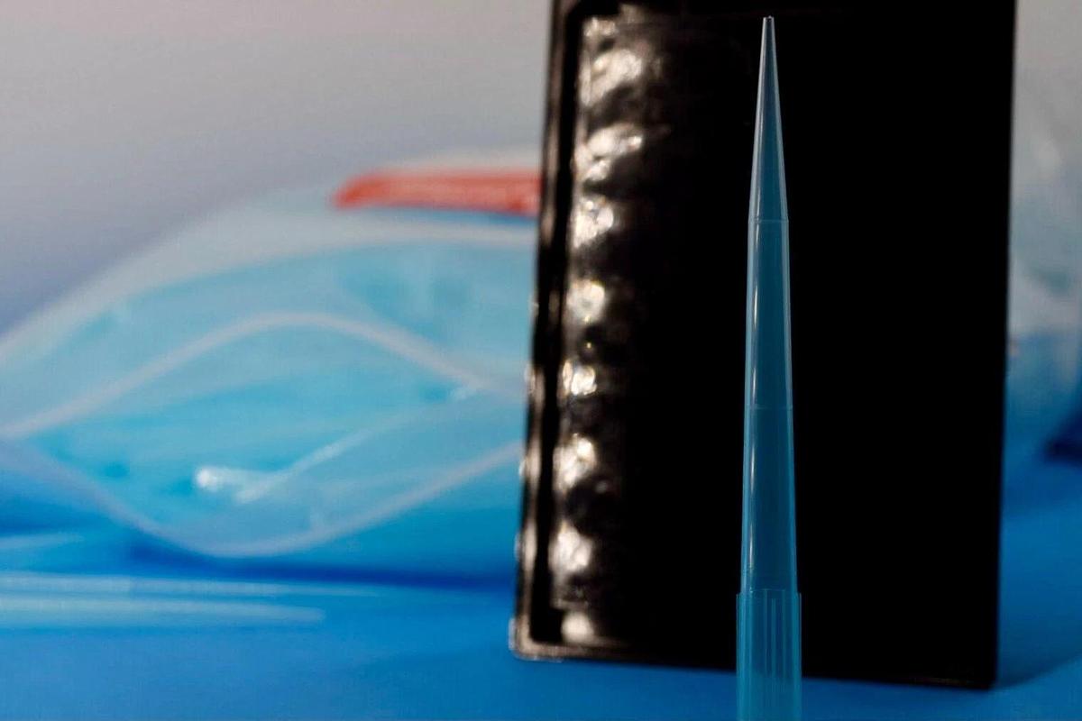 Used Bag of 1000 PCS 100-1000ul Blue Universal Fit Pipet Tips - Cosmobrand PT1313