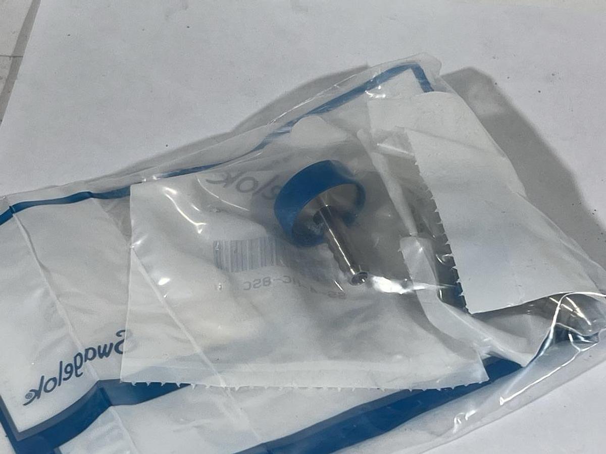 Lot of 5 Swagelok SS-4-HC-8SC Hose Connector - Fitting