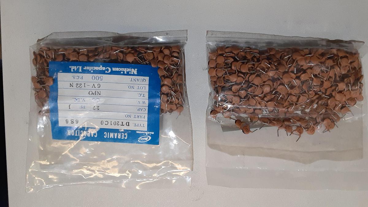 Used CERAMIC DISC CAPACITOR 50VDC 27PF 5% NPO 500PCS/BAG ES6540