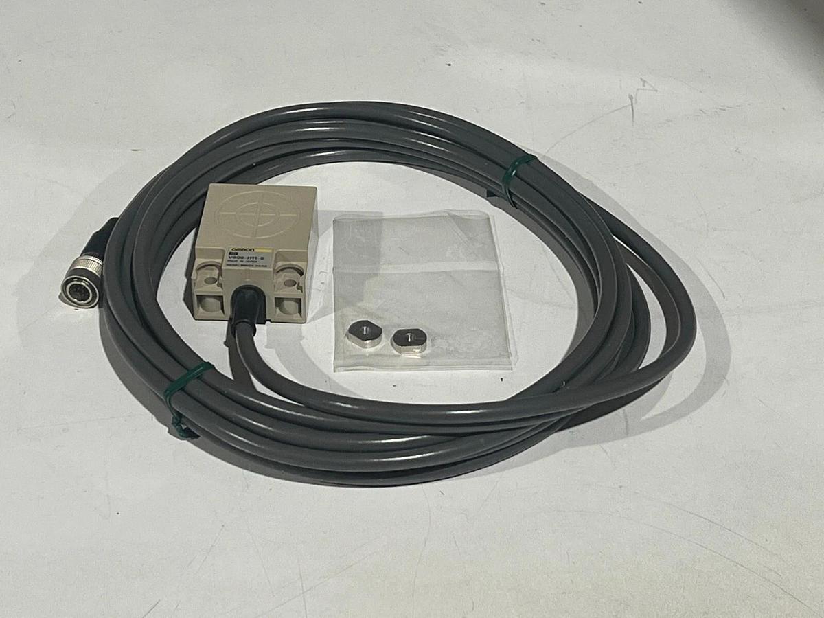 Omron V600-CA1A-V2 ID System Controller w/ V600-H11-5 RFID Read/Write Head