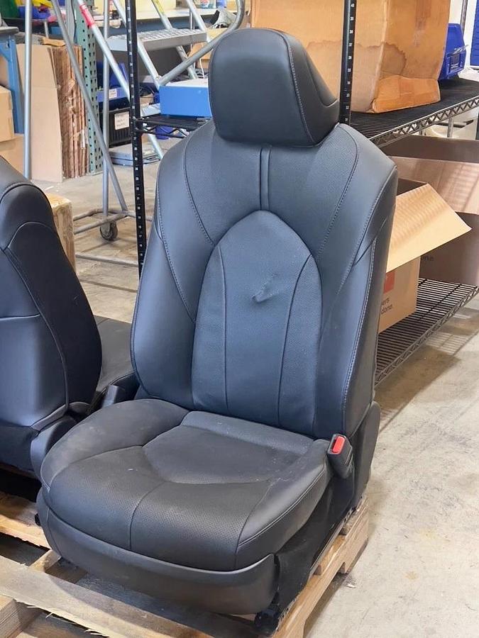 Used 4X Toyota Camry 2018-2023 Seats 2 Leather, 2 Fabric ( 3 Driver, 1 Passenger )