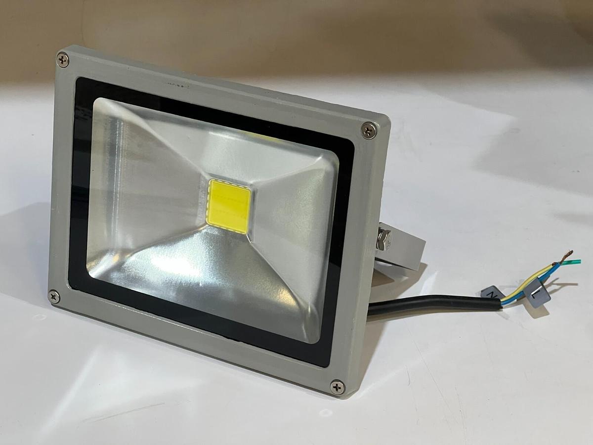 Used Lumicon IP65 LED Flood Light White 20 Watt 1600 Lumen 100-240V - 020506-00208