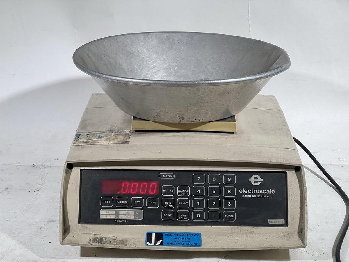 Used Hewlett Packard HP 651B Sine Wave Test Oscillator 10Hz-10MHz + PH-163 Power Cord