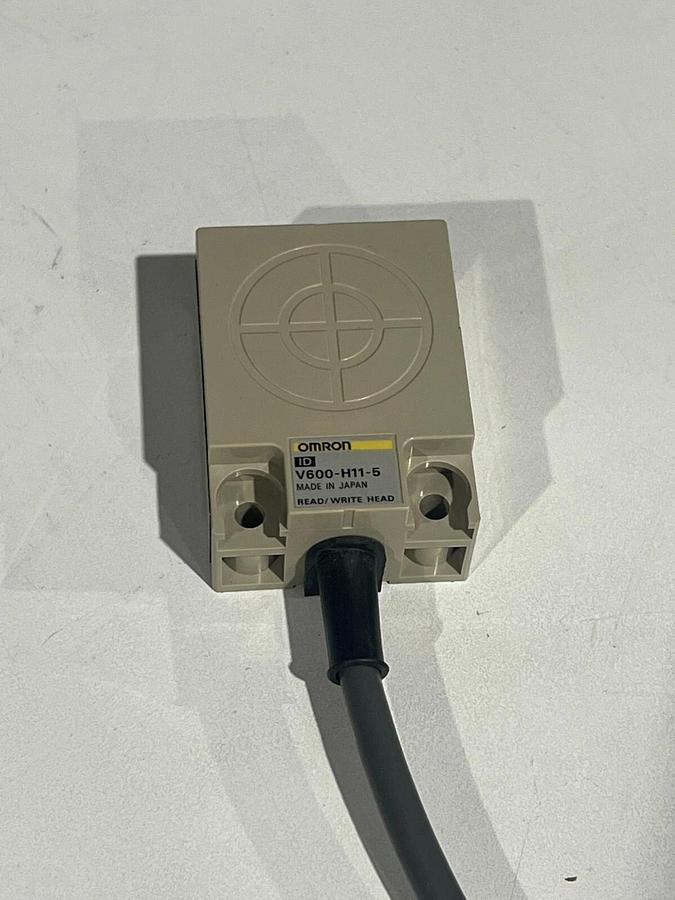 Omron V600-CA1A-V2 ID System Controller w/ V600-H11-5 RFID Read/Write Head