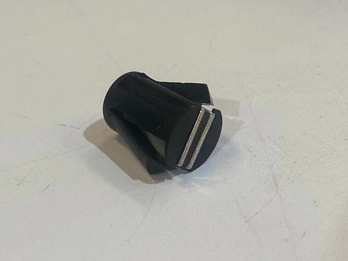 Used Lot of 575 Pieces Southco 02-20-411-10 Magnetic Latch Snap-In Round Small Black