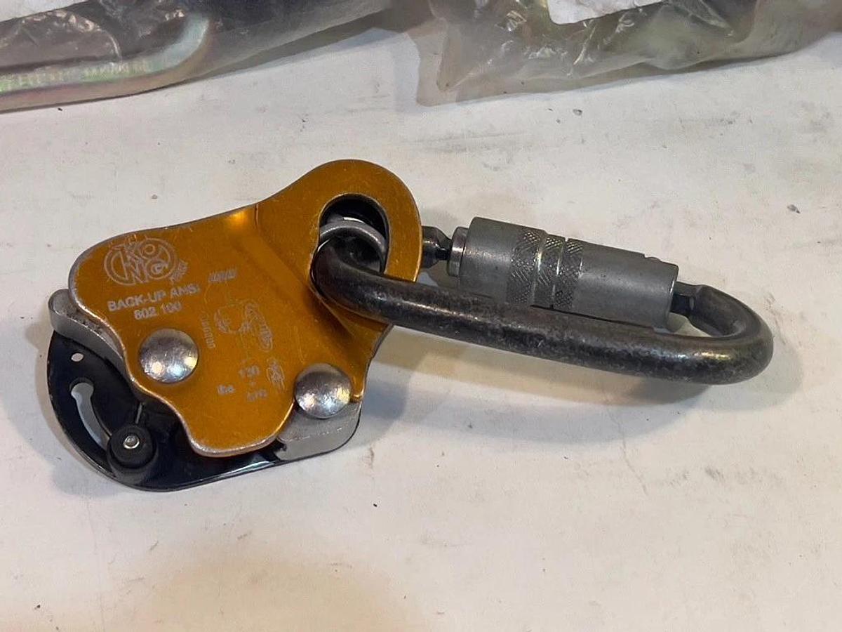 19 PCS Fall Protection Equipment Guardian, Safewaze Bull Ring Anchor & Carabiner