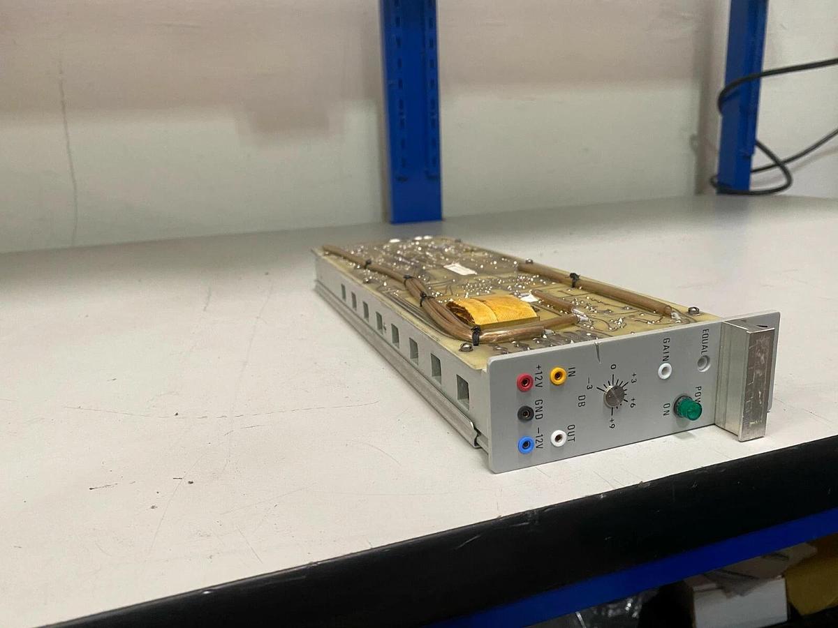 Used Central Dynamics VDA Tray 02 Backplane with 7 Each Video DA VA2035-3 Modules