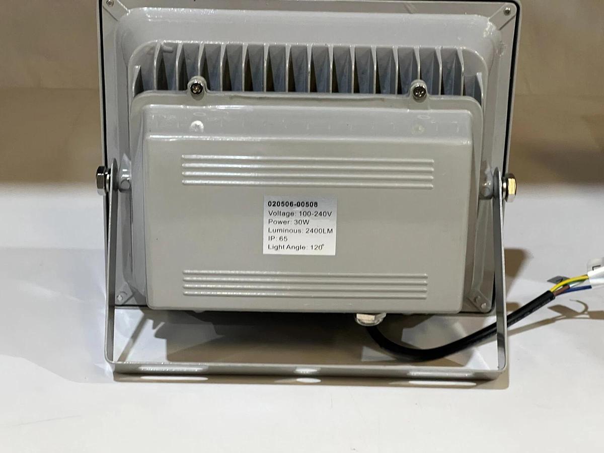 Used Lumicon IP65 LED Flood Light White 30 Watt 2400 Lumen 100-240V - 020506-00508
