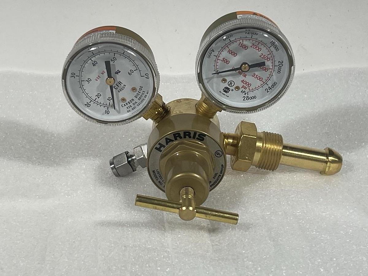 Lot of 2 Pieces: Wilkerson R18-02-F0G0 Filter / Regulator