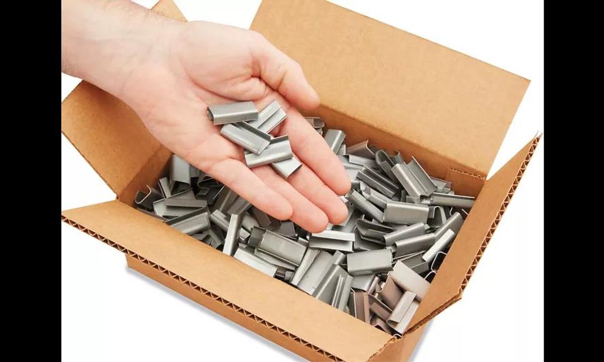 Uline S-3250 4200 FT Coil of 5/8" Polyester Strapping - Cartons & Pallets, Green