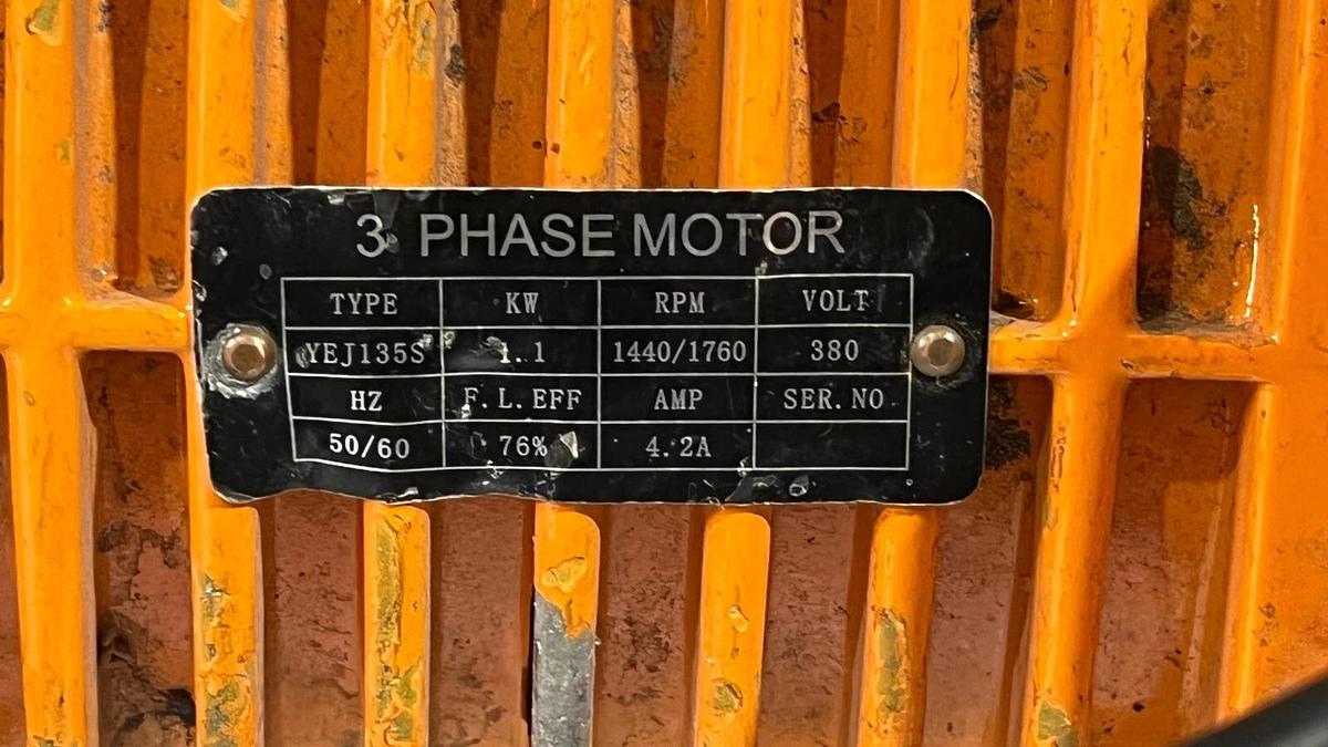 Used Half Ton Chain Hoist - 凯力锐 0.5t - Model HHBB0.5-01 - 4 Meter Lift