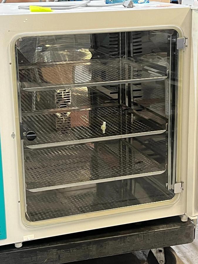 Used Thermo Scientific Catalog Number: 51020262 BBD 6220 CO2 Incubator 220 Liter