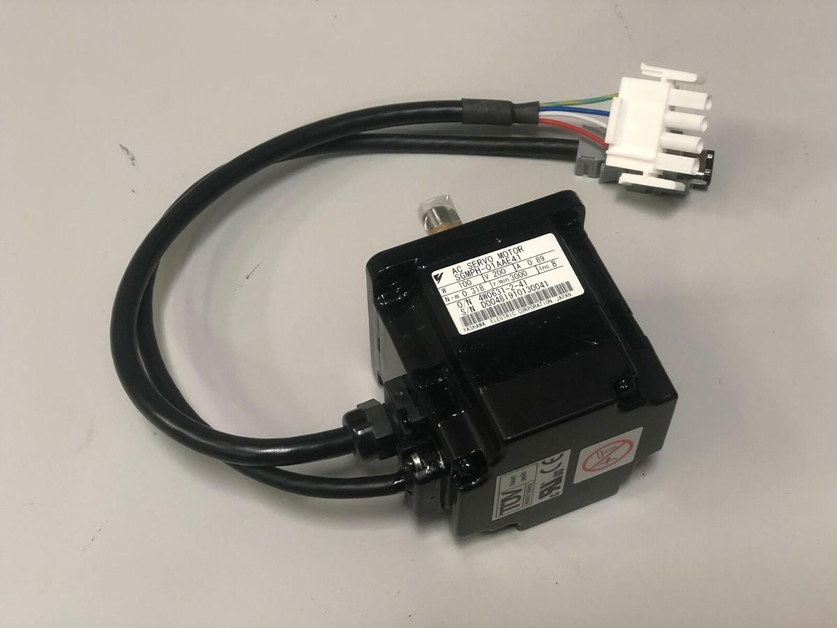 Yaskawa AC Servo Motor SGMPH-01AAE41 - Σ Series 200 Volts, 100 Watts, 0.89 Amps
