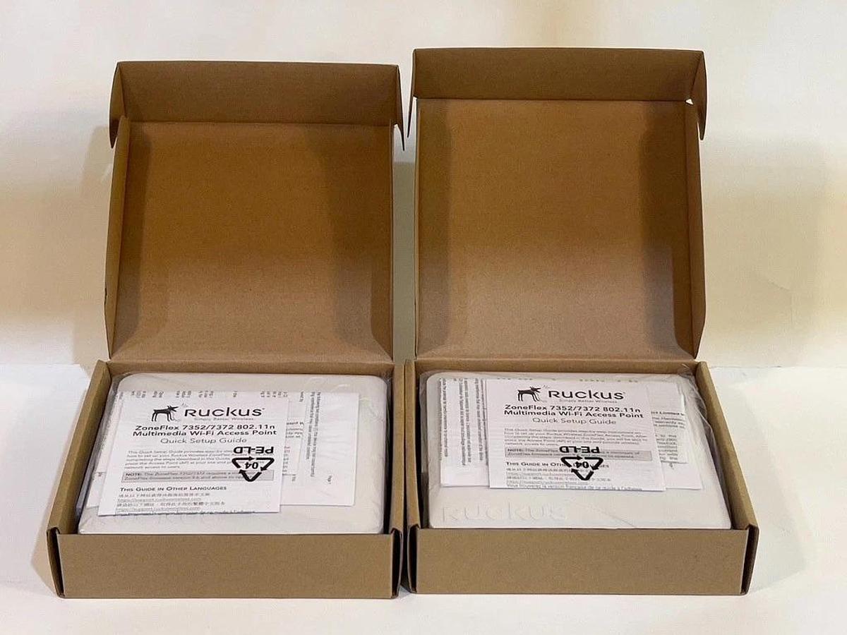 Used Lot of 2 Ruckus ZoneFlex 7300 Series - 7372 Multimedia Wi-Fi Access Points