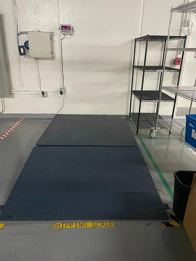 Used Uline H-9672 5' x 5' Floor Scale with H-1609 Ramp and LP7510A Display Indicator