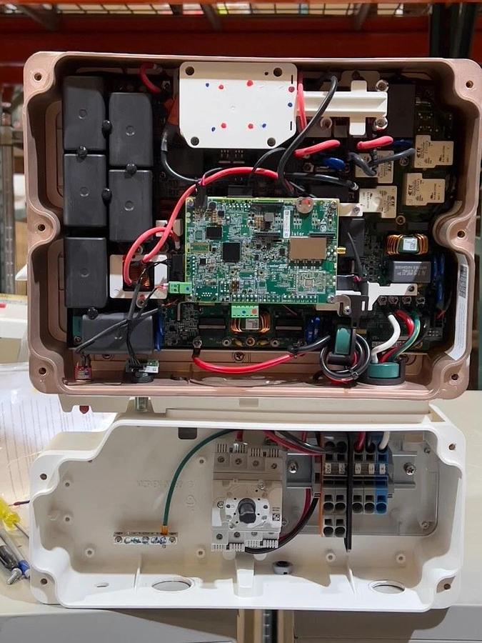 Used SolarEdge HD Wave 7.6kW Photovoltaic Inverter SE7600H-US000BSU4 - AS-IS