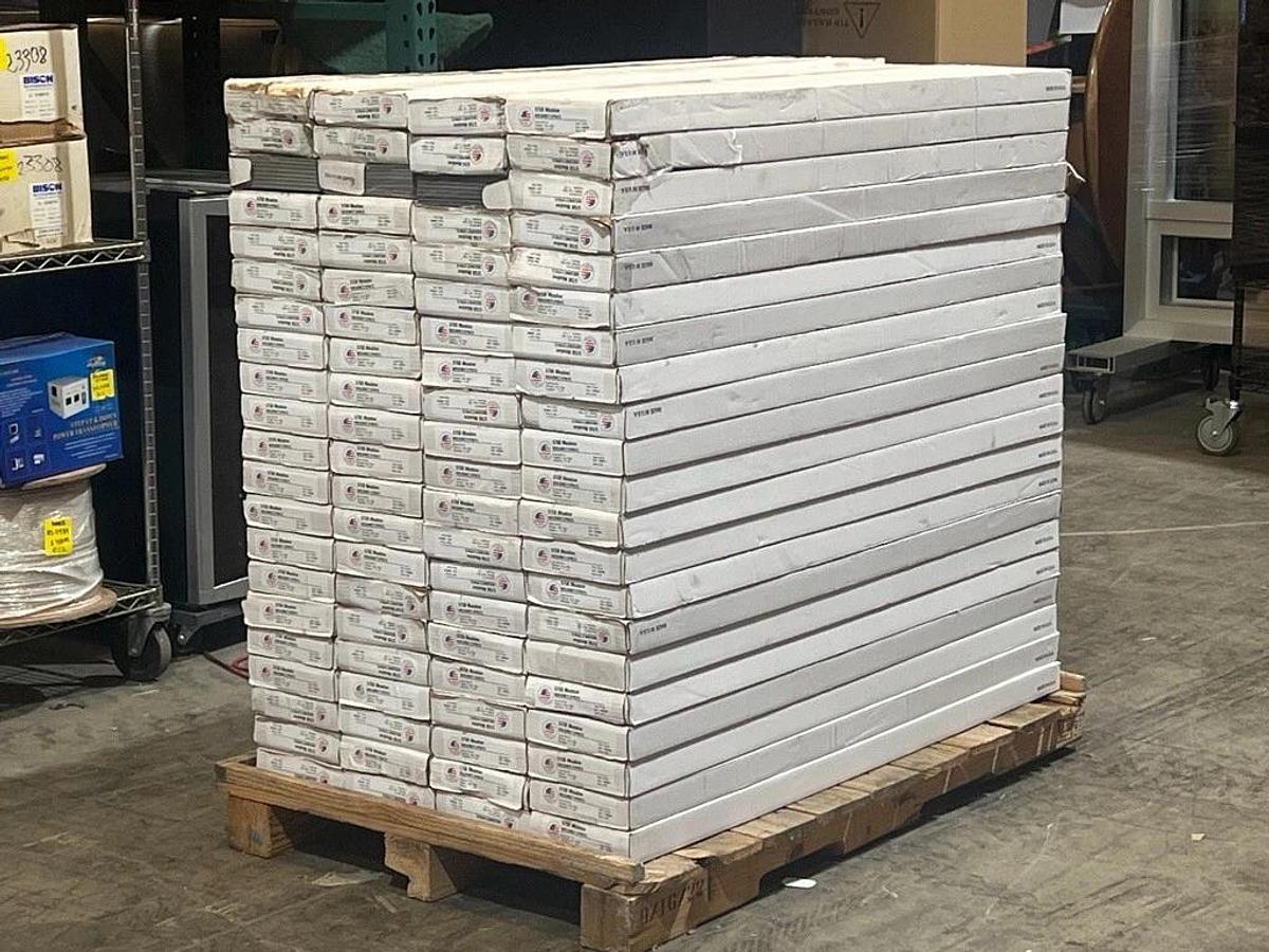 Used Box of 15 PCS (35 SQFT) Luxury Vinyl Tile Flooring (7" x 48" Planks) 3mm Thick