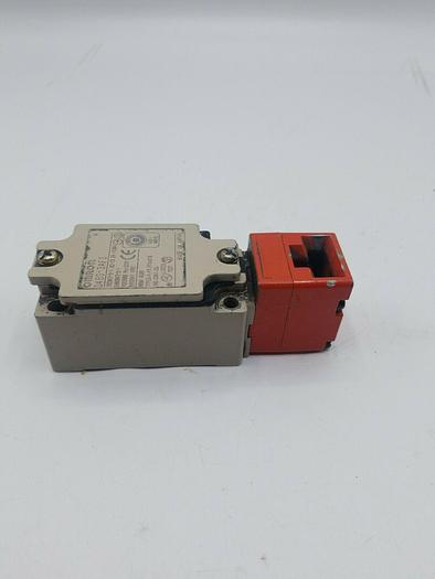 Used OMRON INTERLOCK SWITCH D4BS-3AFS
