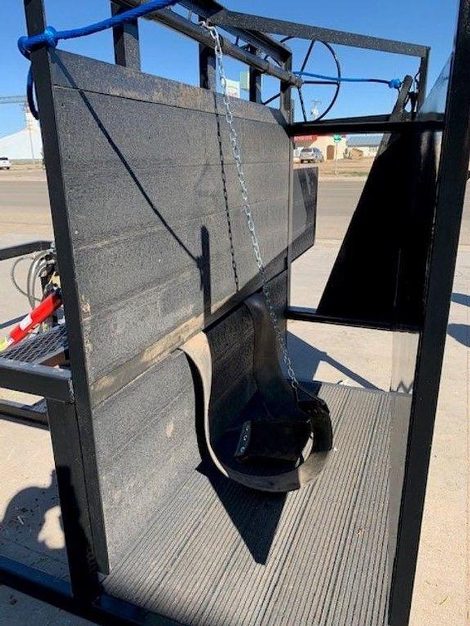 Hydraulic Trimming Chute (Special Order Only)