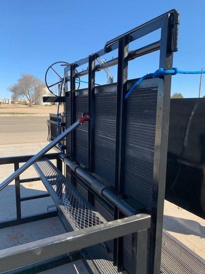 Hydraulic Trimming Chute (Special Order Only)