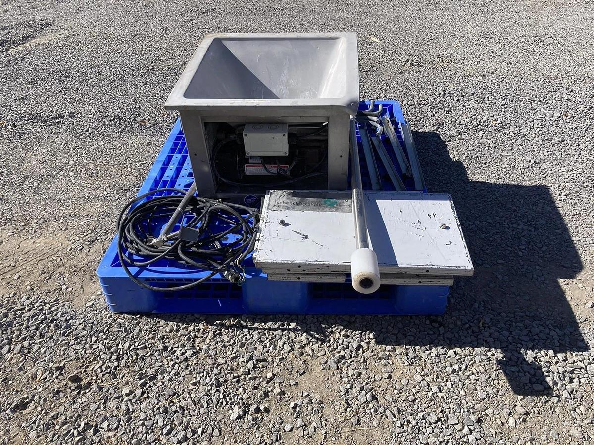 Used Schenck AccuRate Feeder Control with dual motor auger + Mac Silo w/ Centr.Blower