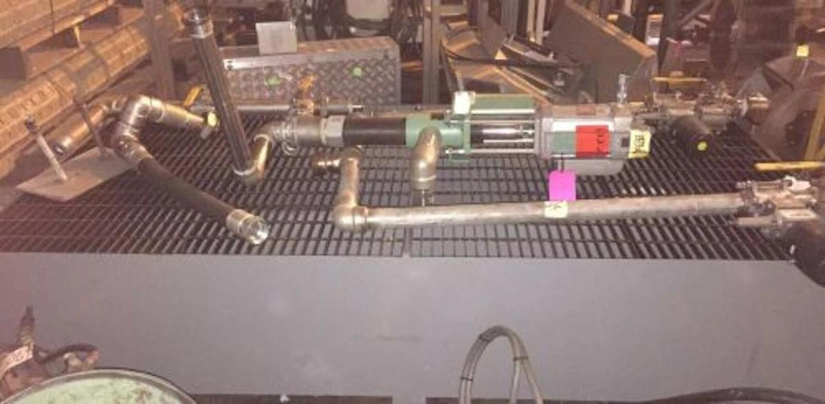 Used LINCOLN #84806 AIRMotor with pump and (2)actuated valves