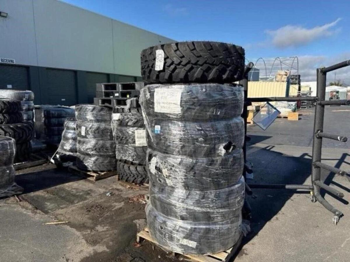 Used NEW 320/85R20 GOODYEAR R14T (119D) ON 6-HOLE WHEEL/TIRE ONLY