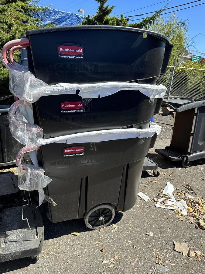 Rubbermain "Mega Brute" Mobile Waste Collectors - Carson City,NV