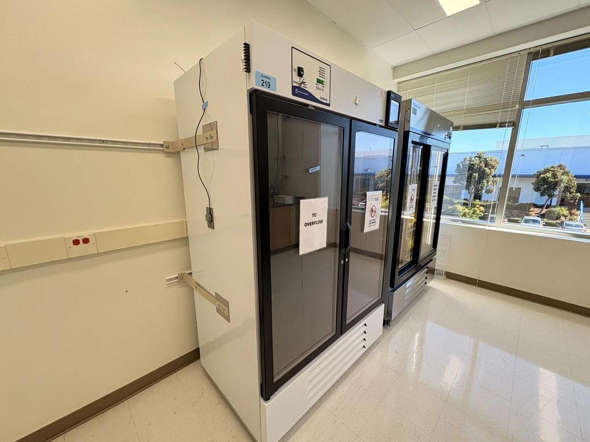 Used Fisher Scientific Glass Door Lab/Deli Fridge (MH49PA-GARE-FS) Carson City, NV