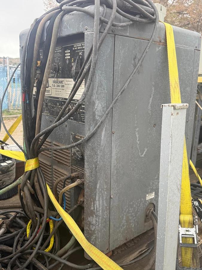 Used Lincoln IdealArc TIG 300 AC/DC Tig Welder Power Source 300 Amp 1 PH - Bay Area