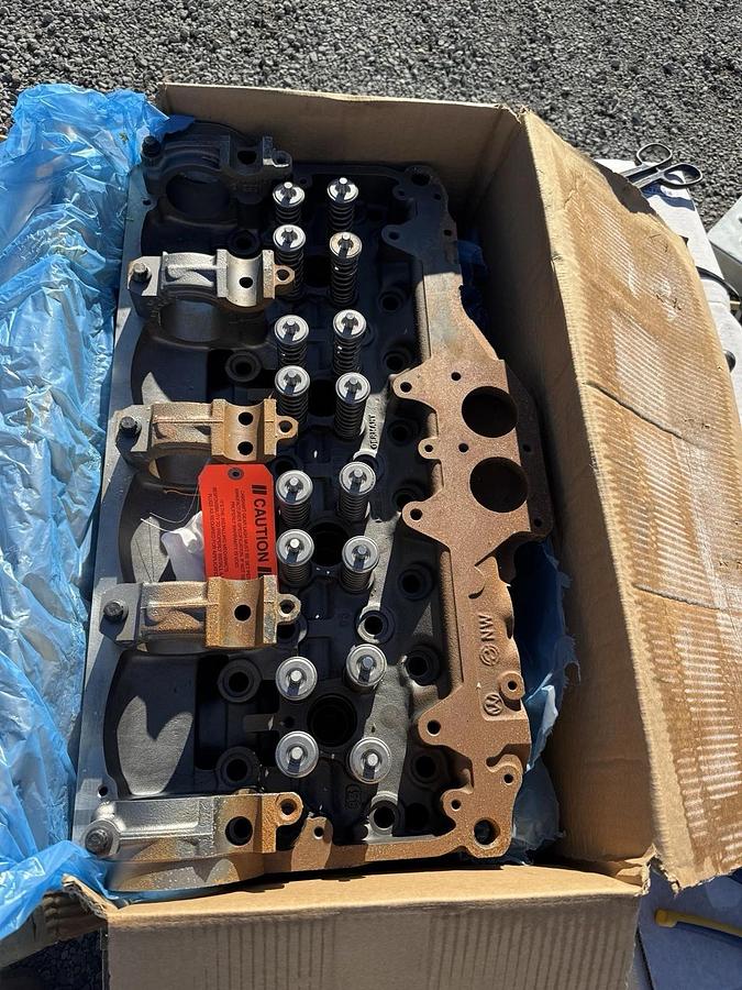 Used detroit 23511352 series 50 cylinder head