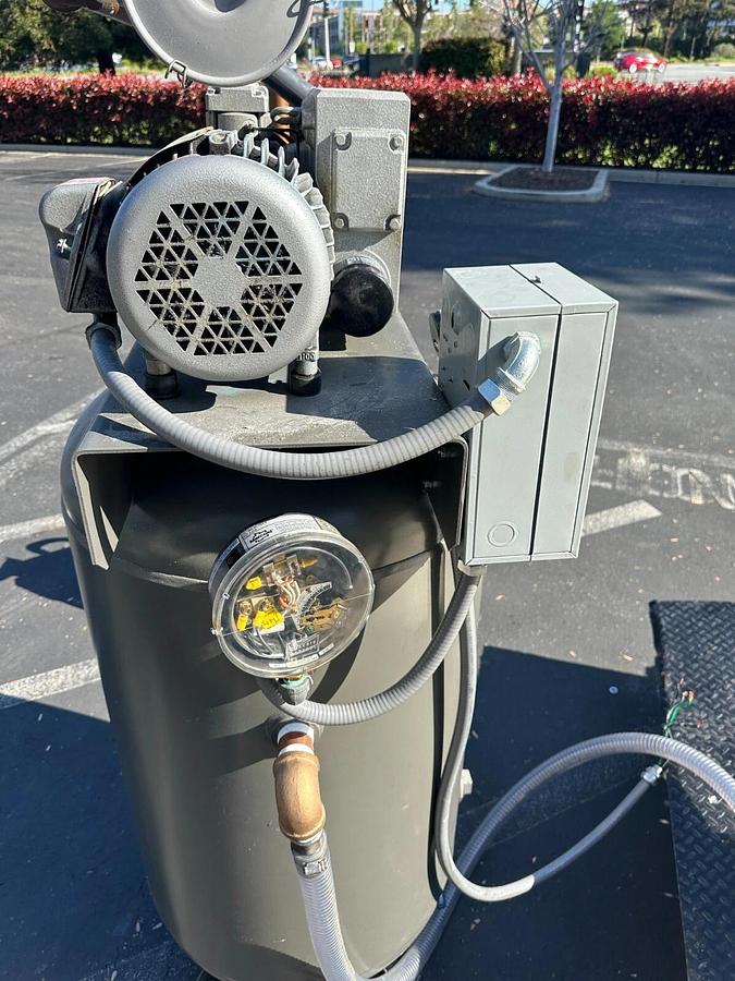 Used 1.5hp Busch 20 cfm/15 TORR Vacuum Pump - 80 Gal. Tank - Carson City,NV