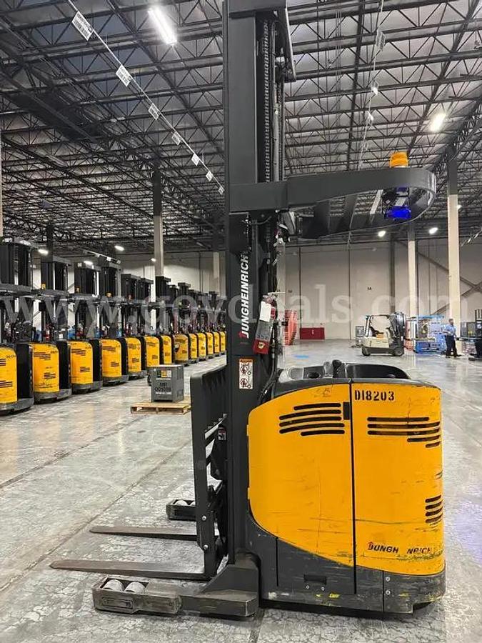 Used 2011 JUNGHEINRICH ETR340-36v Reach Lift w/ charger - Carson City, NV