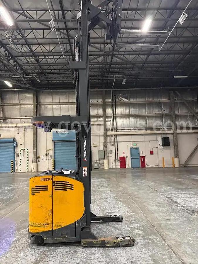 Used 2011 JUNGHEINRICH ETR340-36v Reach Lift w/ charger - Carson City, NV