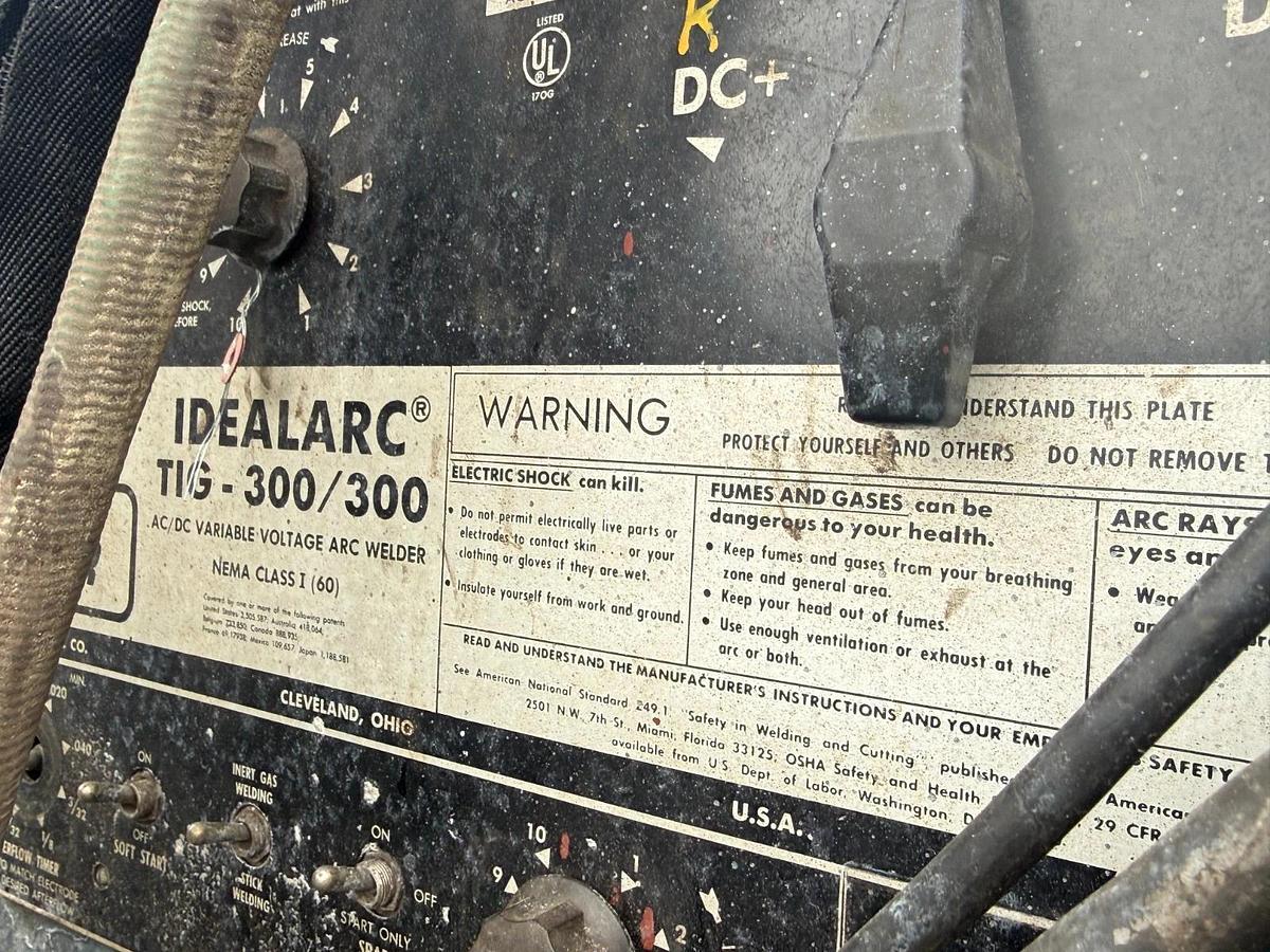Used Lincoln IdealArc TIG 300 AC/DC Tig Welder Power Source 300 Amp 1 PH - Bay Area